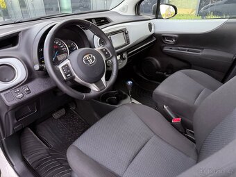 Toyota Yaris Hybrid automat / 2013 / ČR / 77 tis. - 16