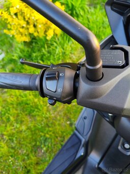 Yamaha X-Max 125i - 16