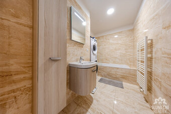 Pronájem bytu 3+kk s vyhrazeným parkovacím stáním, 85 m², Uh - 16