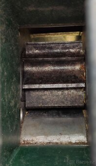 Elektrická BEZHLUKOVÁ řezačka  drtič štěpkovač - 16