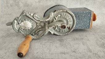 Velmi starý krásný velký mlýnek na strouhanku IDA. - 16