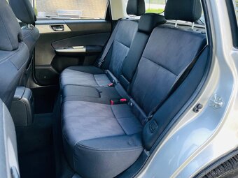 Subaru Forester 2.0i 4x4 MANUÁL VÝHŘEV SENZORY TAŽNÉ SERVISK - 16