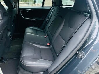 Volvo V60 2.0D 120KW 5VALEC AUTOMAT SENZORY VÝHŘEV R-DESIGN - 16