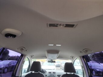 VW Touran Highline 1.6 TDI,77kw.R.V.10/2011.STK 7/2027 - 16