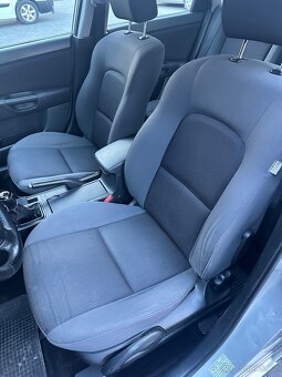 Mazda 3 1.6 Benzín 77kw rok 2009 - 16