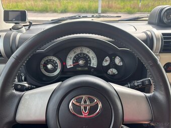 Toyota FJ Cruiser bez koroze, skvělý originální stav - 16