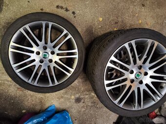 ALU kola Škoda Luxon 5x112 zánovní pneu 225/40 ZR18 - 16
