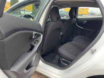 Volvo V40 2017 2.0 D2 120k AUTOMAT,NAVI,P.SENZORY - 16