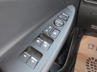 Hyundai Tucson 2.0CRDi 136kW AUTOMAT 4x4 PANORAMA TAŽNÉ - 16