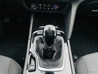 Opel Insignia 2.0 CDTI 125KW MANUÁL LED LUX NAVI SERVISKA - 16