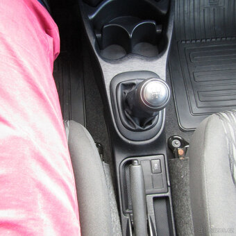 Toyota Yaris, 1,0i 51kw, BENZÍN, 2012, STK 4/2027 - 16