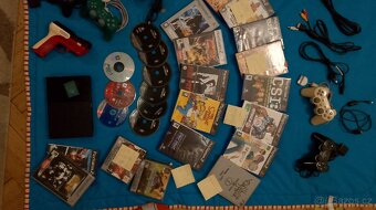 PlayStation 2 slim + příslušenství + hry - 16
