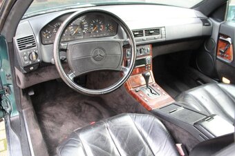 Mercedes-Benz SL 500 V8 Hardtop z roku 1989 - 16