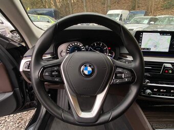 BMW 520d xDrive Touring LuxuryLine 2018 122tkm 4x4 klima ČR - 16