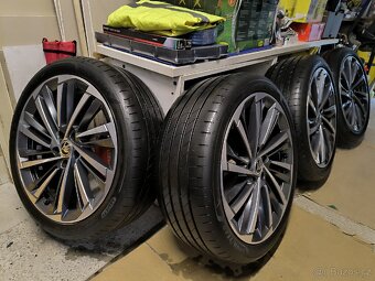 ALU kola Škoda Superb 3 5x112 r19 Originál, pneu ZÁNOVNÍ 99% - 16