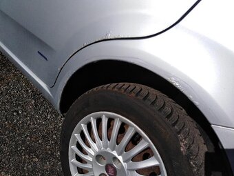 FIAT GRANDE PUNTO 1,4-8V,BENZIN 57 KWZA 36000 KČ - 16