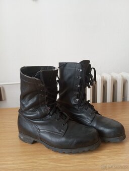 Vojenské maskáče a další vojenské oděvní součástky - 16