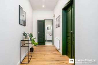 REZERVACE Stylově zrekonstruovaný byt 3+kk pár metrů od stan - 16