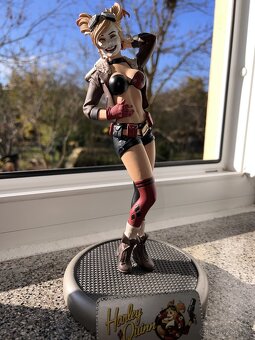 Harley Quinn - DC Bombshells - 16