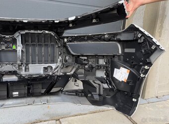 BMW G70 nárazník M-paket světla blatnik - 16
