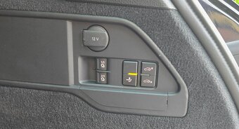 VW Touareg 3.0TDi     ■   PĚKNÝ VŮZ - 16