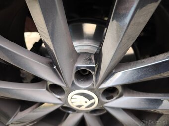 RAPID SPACEBACK 1.0 TSI 70kW 1.majitelka,koupeno v ČR - 16