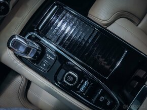 Volvo V90 2.0 T8 AWD Inscription DPH - 16