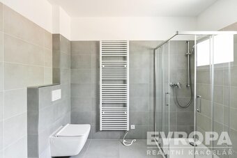 Novostavba rodinného domu 4+kk, pozemek 800m2, 15minut od ok - 16