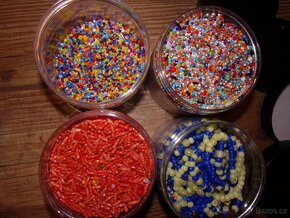 Prodám porcel. talíře,hrnky,skleničky - 16