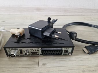 Televize Samsung 32" + set-top box DVB-T2 + kabely - 16