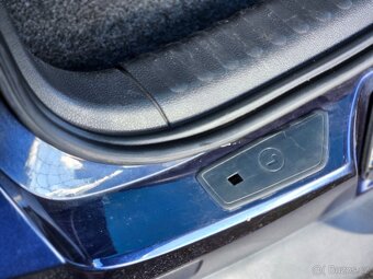 VW Tiguan 2.0TDI 103 kW 4x4 TAŽNÉ ALCANTARA KAMERA 123tis.KM - 16