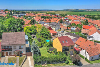 Rodinný dům s garáží a nádhernou zahradou Křepice u Hustopeč - 16