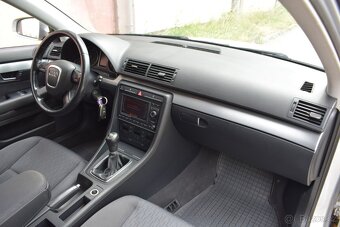 Audi A4 AVANT/B7 2.0TDi/MANUÁL/NAVI/AC - 16