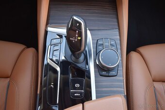 BMW 530d xDrive LUXURY TAŽNÉ PANORAMA DPH ČR 1.MAJITEL - 16