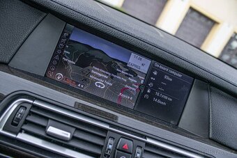 BMW Rad 7 730d čierna - 16