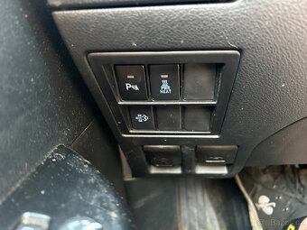 Toyota Hilux, DoubleCab 2.8D 150 kW,1 maj, ČR, servis - 16