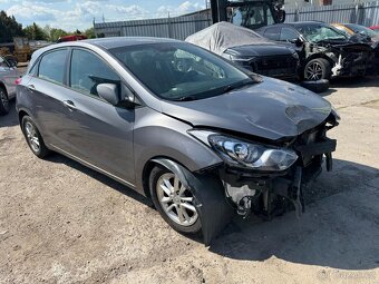 Hyundai i30 1.6d 2012 sražka se zveři - 16