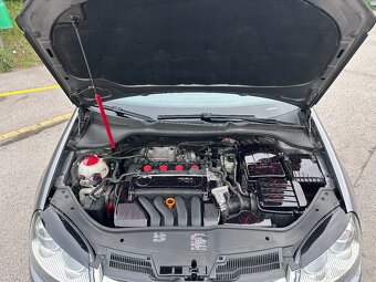 Volkswagen Jetta 2.0 FSI Sportline - 16