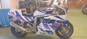 Suzuki GSXR 1100, r.v. 92 - 16
