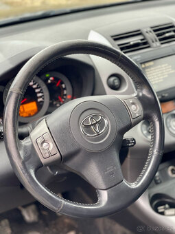 TOYOTA RAV 4 2.2D - 16