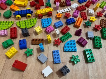 LEGO DUPLO – směs 230 kostek + úložná bedna TOP STAV - 16