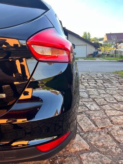 Ford Focus Hatchback benzin 74 kw 6/2018 najeto  78 tis km - 16