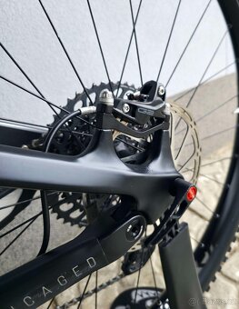 Horské kolo YT IZZO Uncaged 4 Blaze Carbon 2021 29″ - 16