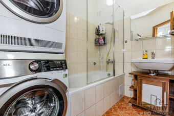 Kompletně zařízený byt 3+1 s lodžií v klidné části Vyššího B - 16