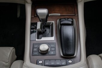 Lexus LS 600h L, 290 kW, automat, 2013, hybrid - 16