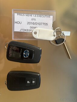 114.000km, Toyota Prius IV, Hybrid Executive koupeno v CZ - 16