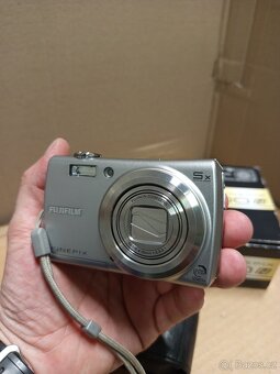 FUJIFILM.  FINEPIX  F100 fd - 16