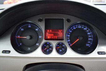 Volkswagen Passat 2,0 TDi,DSG,Xenony,PARROT,šíbr - 16