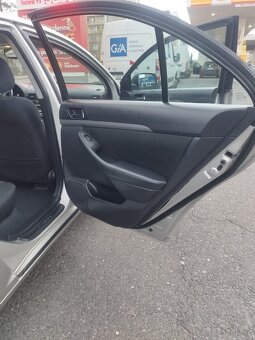 Toyota Avensis 2.0 D-4D - 16