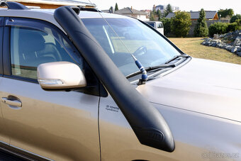 Toyota Land Cruiser LC200 - 16